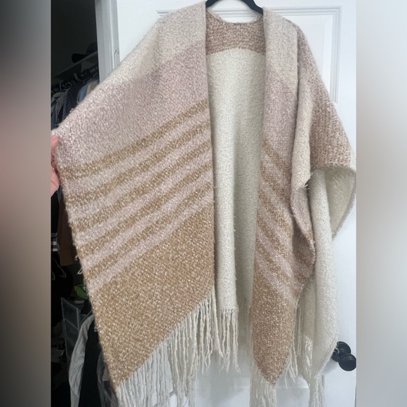 PONCHO - Picture 1 of 1